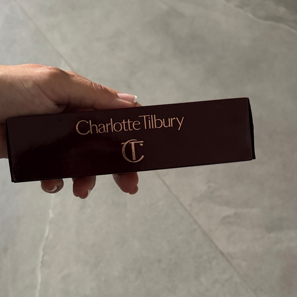 Charlotte Tilbury Airbrush Flawless Setting Spray - Black and Rose Gold Accents - Picture 3 of 4